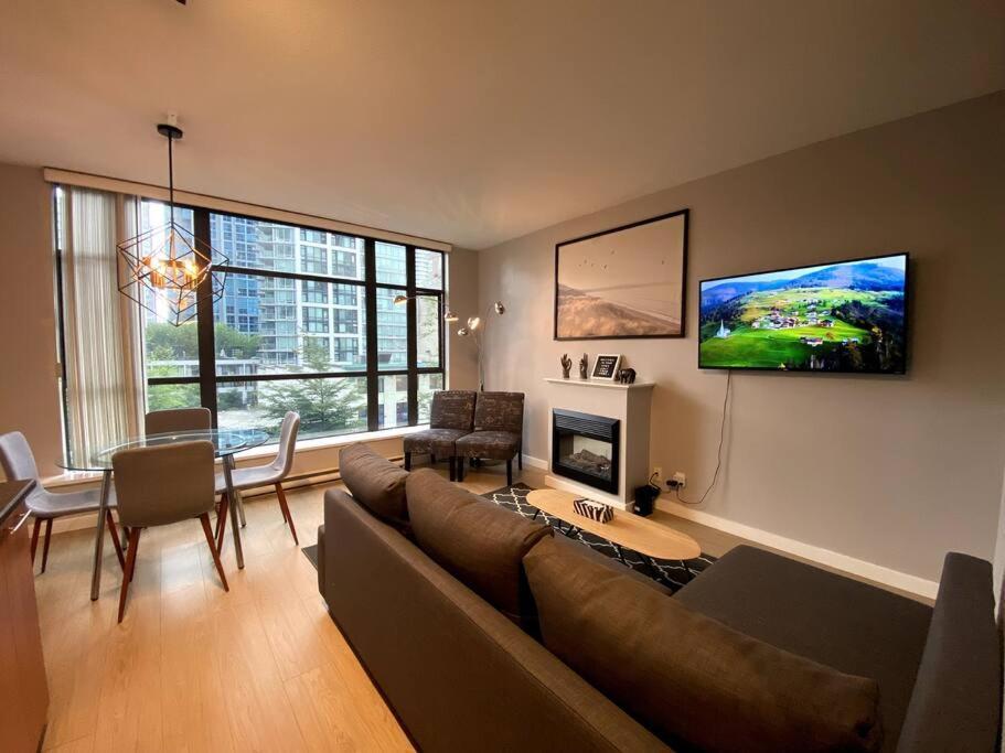 Entire Condo In Heart Of Downtown Vancouver Extérieur photo