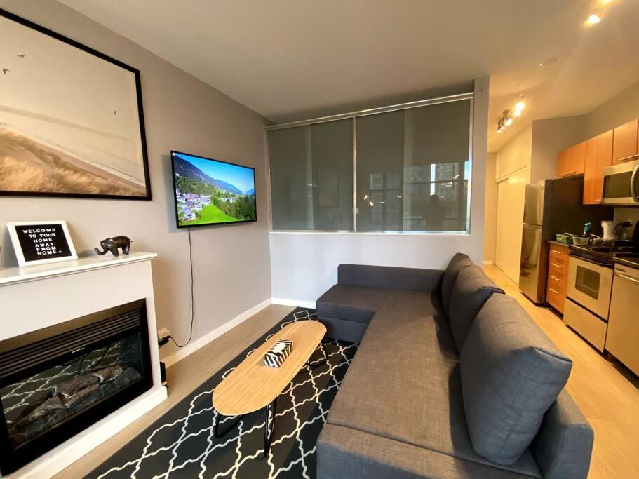 Entire Condo In Heart Of Downtown Vancouver Extérieur photo