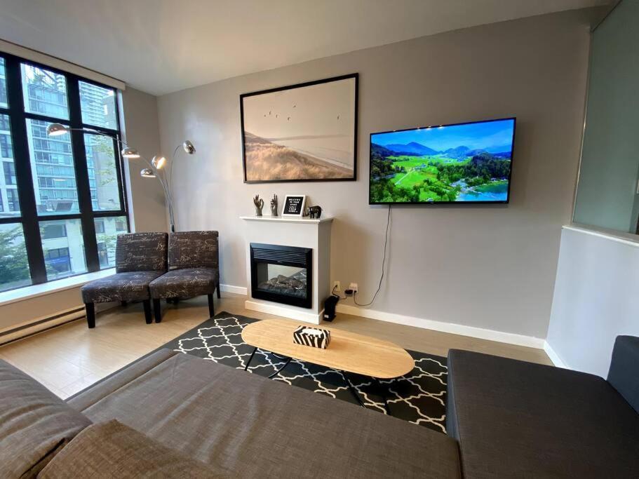Entire Condo In Heart Of Downtown Vancouver Extérieur photo